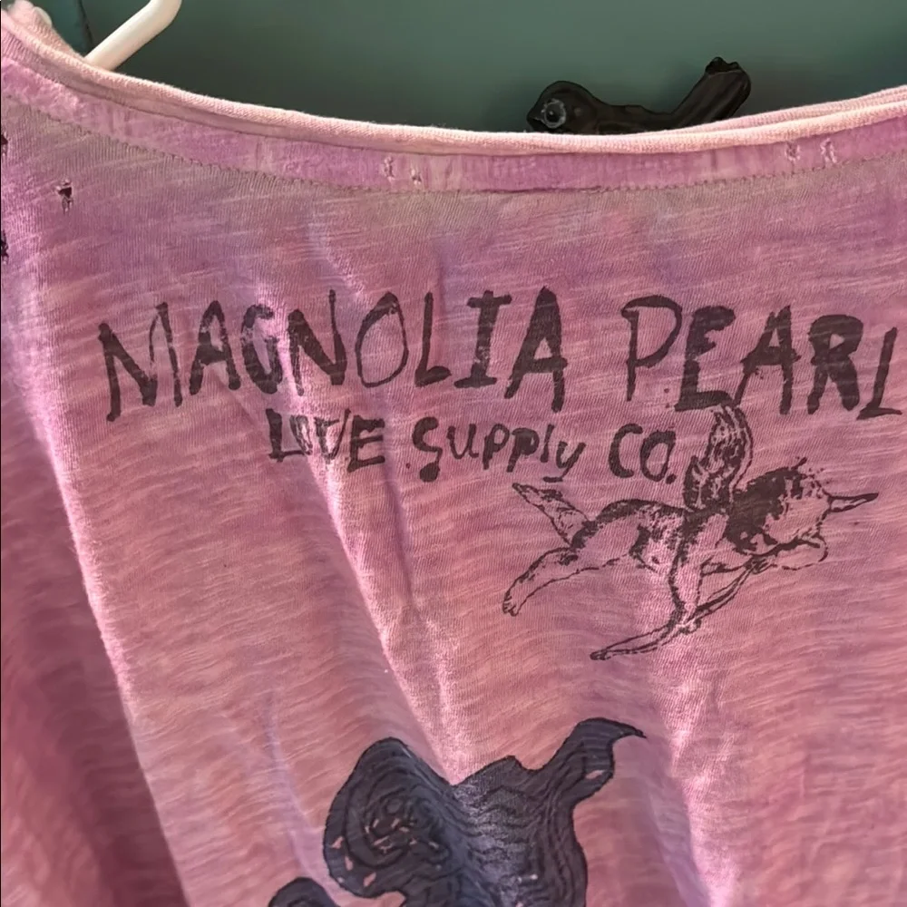 Magnolia Pearl Love Supply Co. Cherub Logo Kathmandu Azalea Short Sleeve Top - Picture 3 of 10